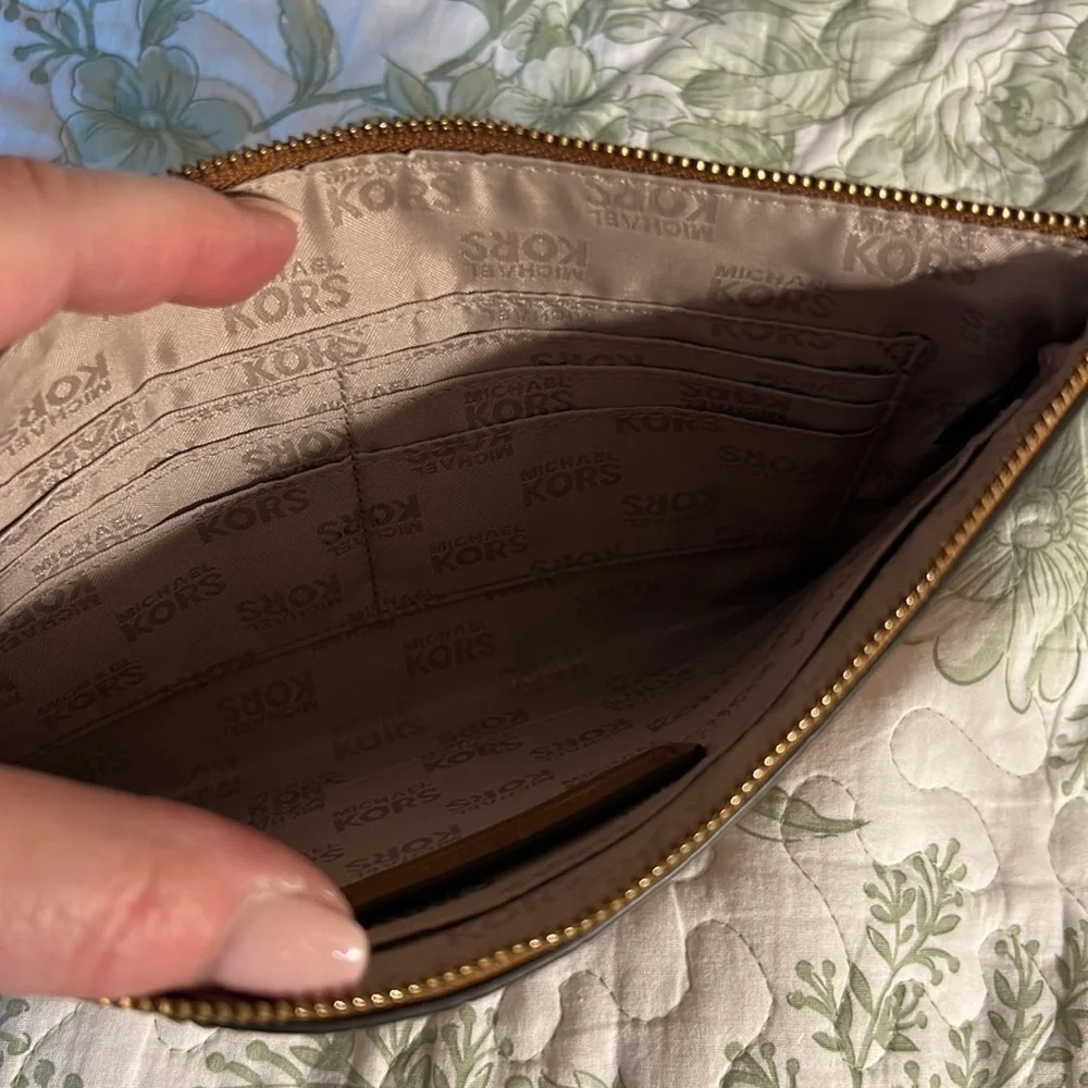 Michael Kors Jet set Kors gator - print camel clutch wallet wristlet.